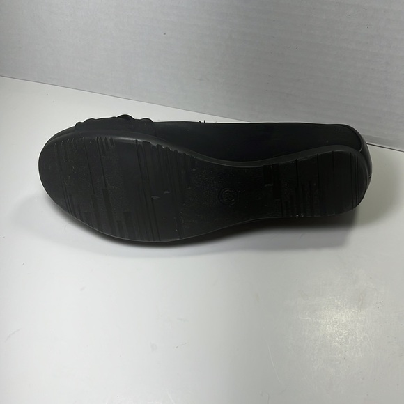 Bear Traps Mitsy Women's Slip-on Hidden Wedge Memory Foam in black and blue 6m - Picture 6 of 6